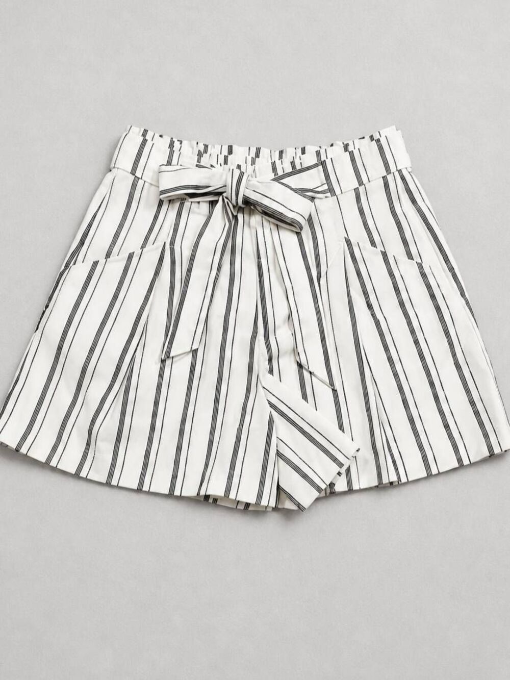 🔺️Zara Ivory Striped Belted Paperbag Waist Shorts Small